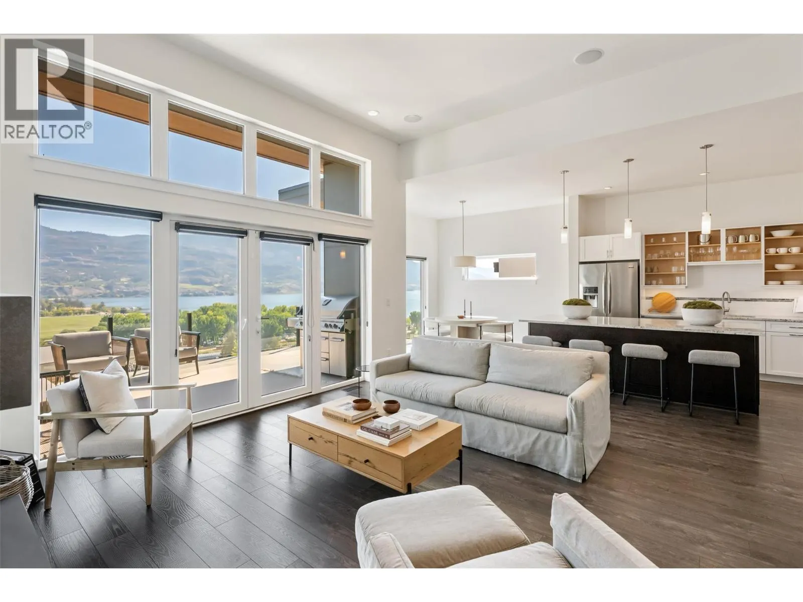 104 View Way