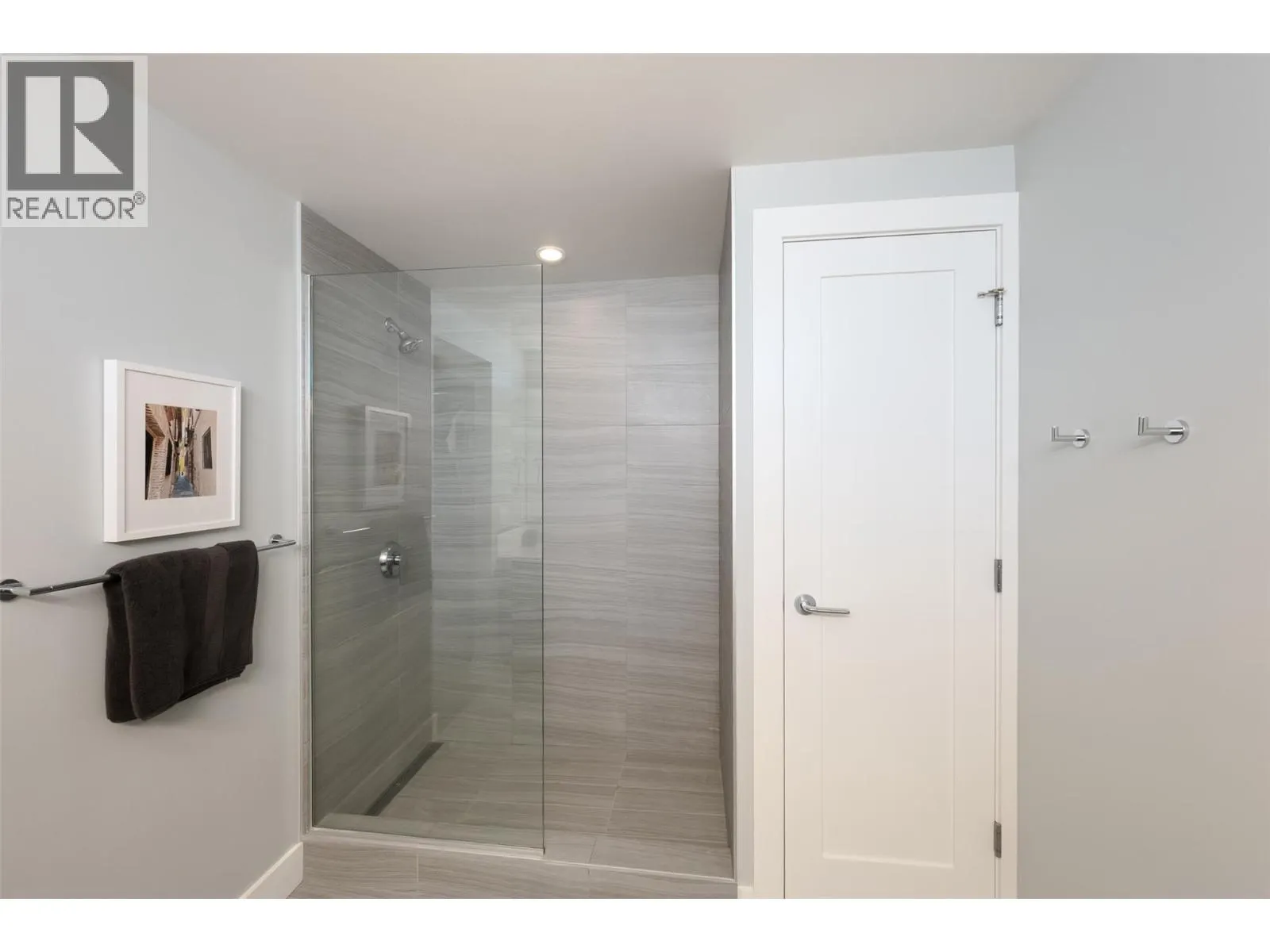 104 View Way
