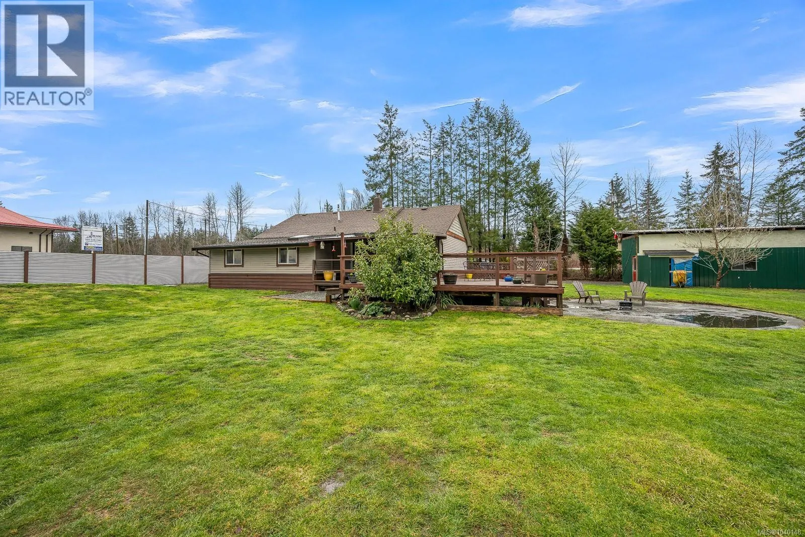 5733 Island Hwy N