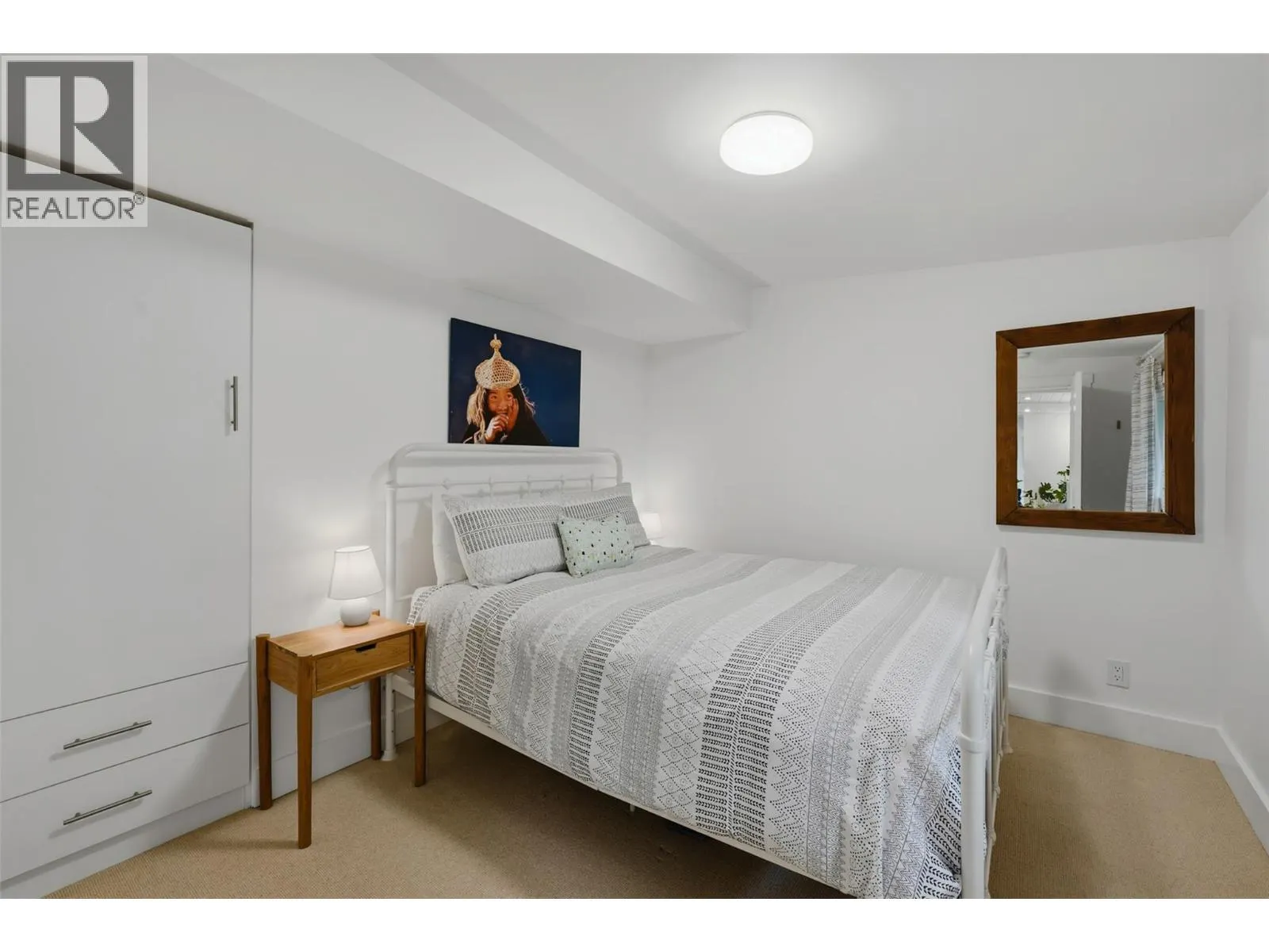5147 Lakeshore Road
