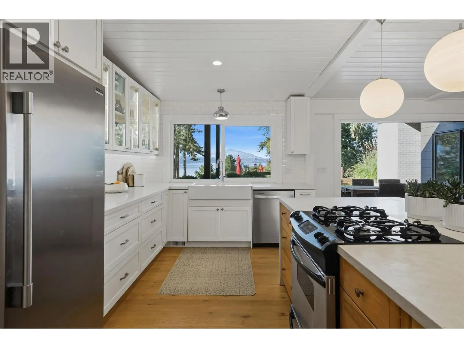 5147 Lakeshore Road
