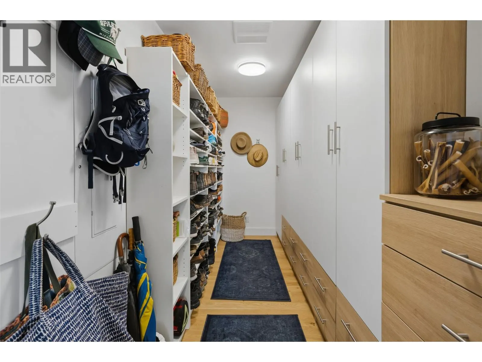5147 Lakeshore Road