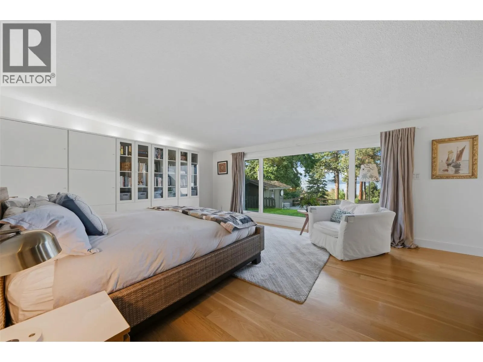 5147 Lakeshore Road