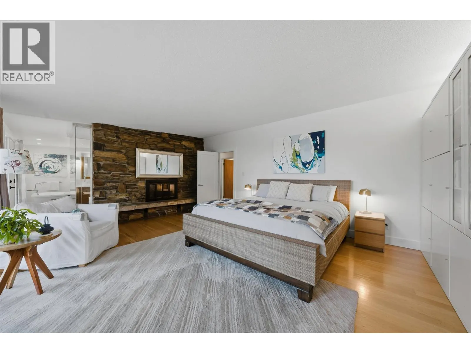 5147 Lakeshore Road