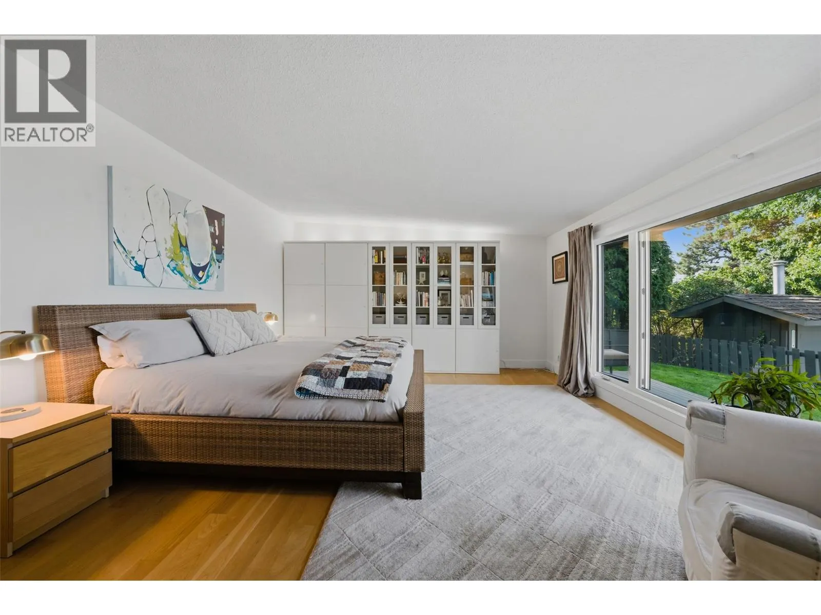 5147 Lakeshore Road