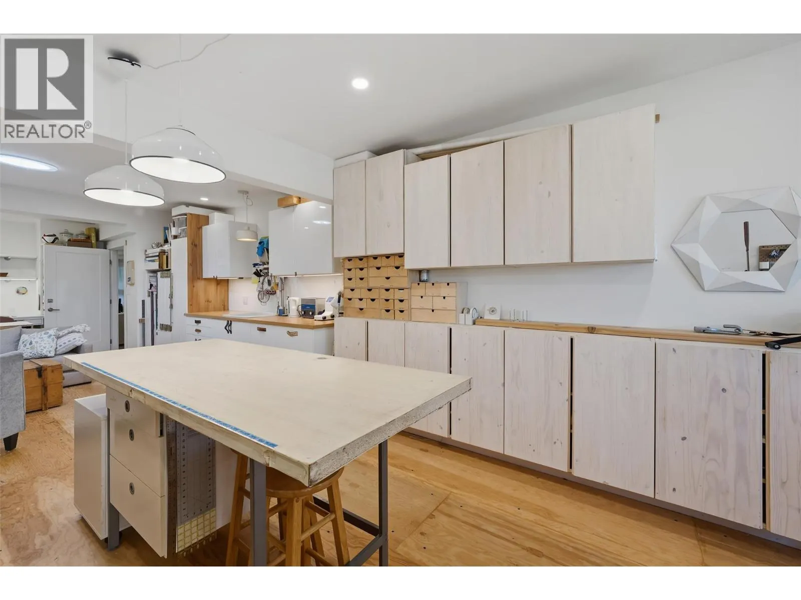 5147 Lakeshore Road
