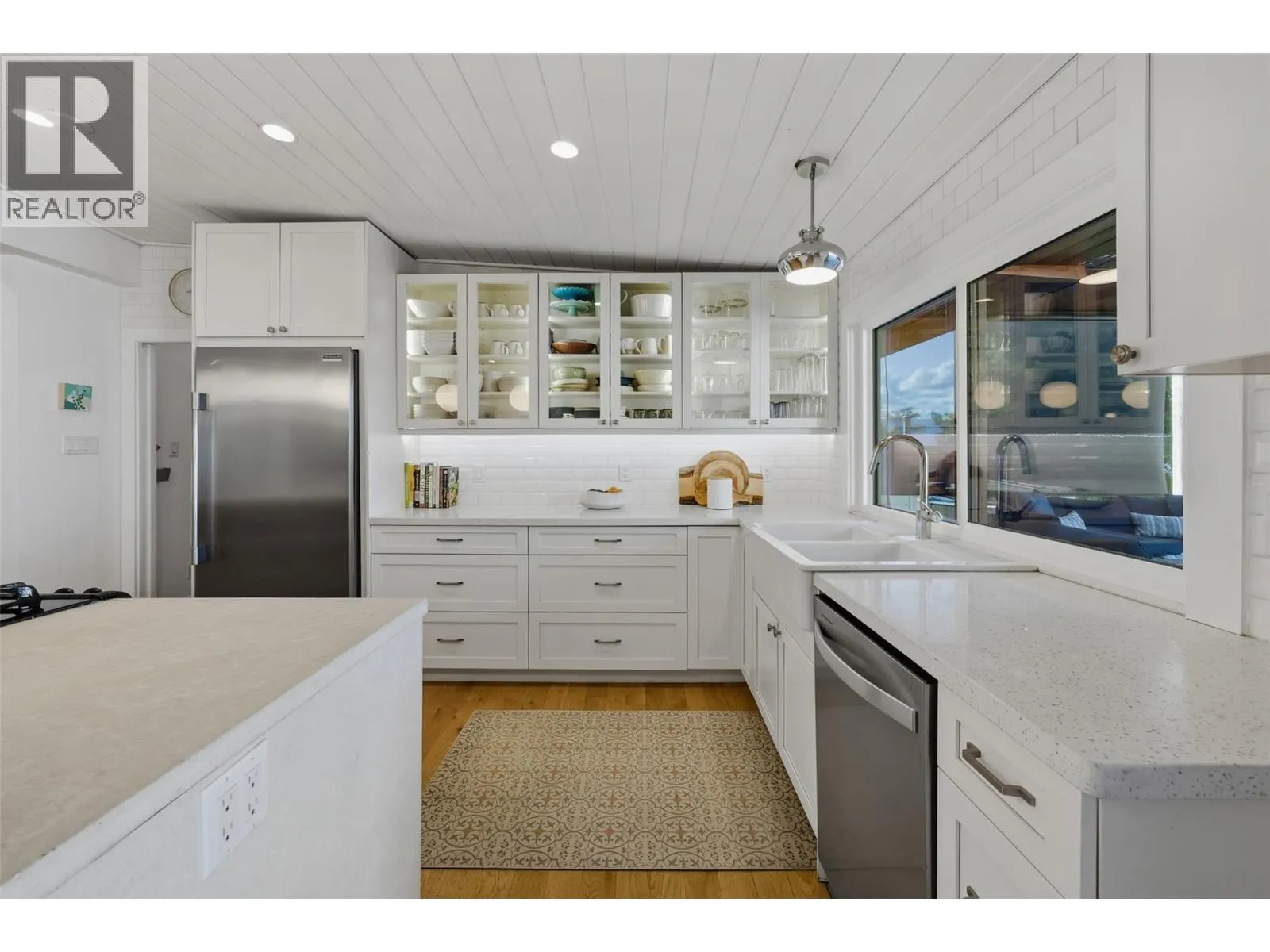 5147 Lakeshore Road