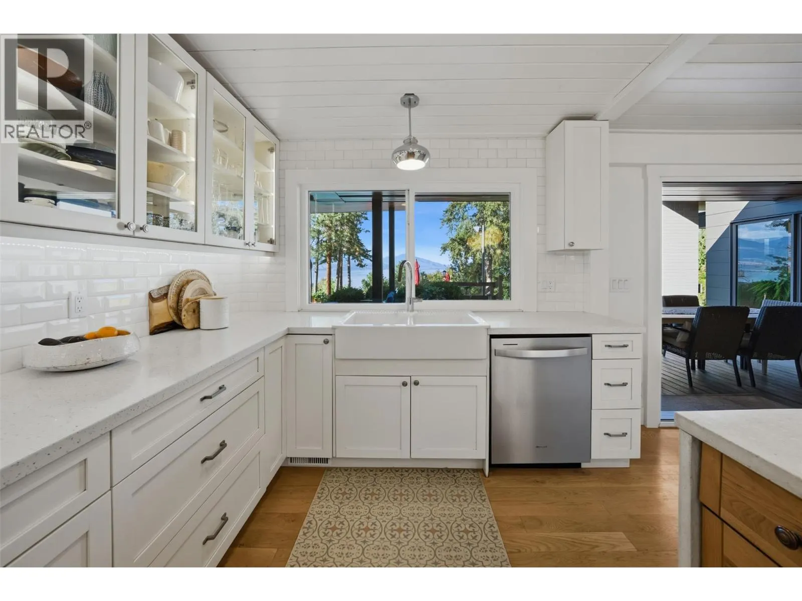 5147 Lakeshore Road