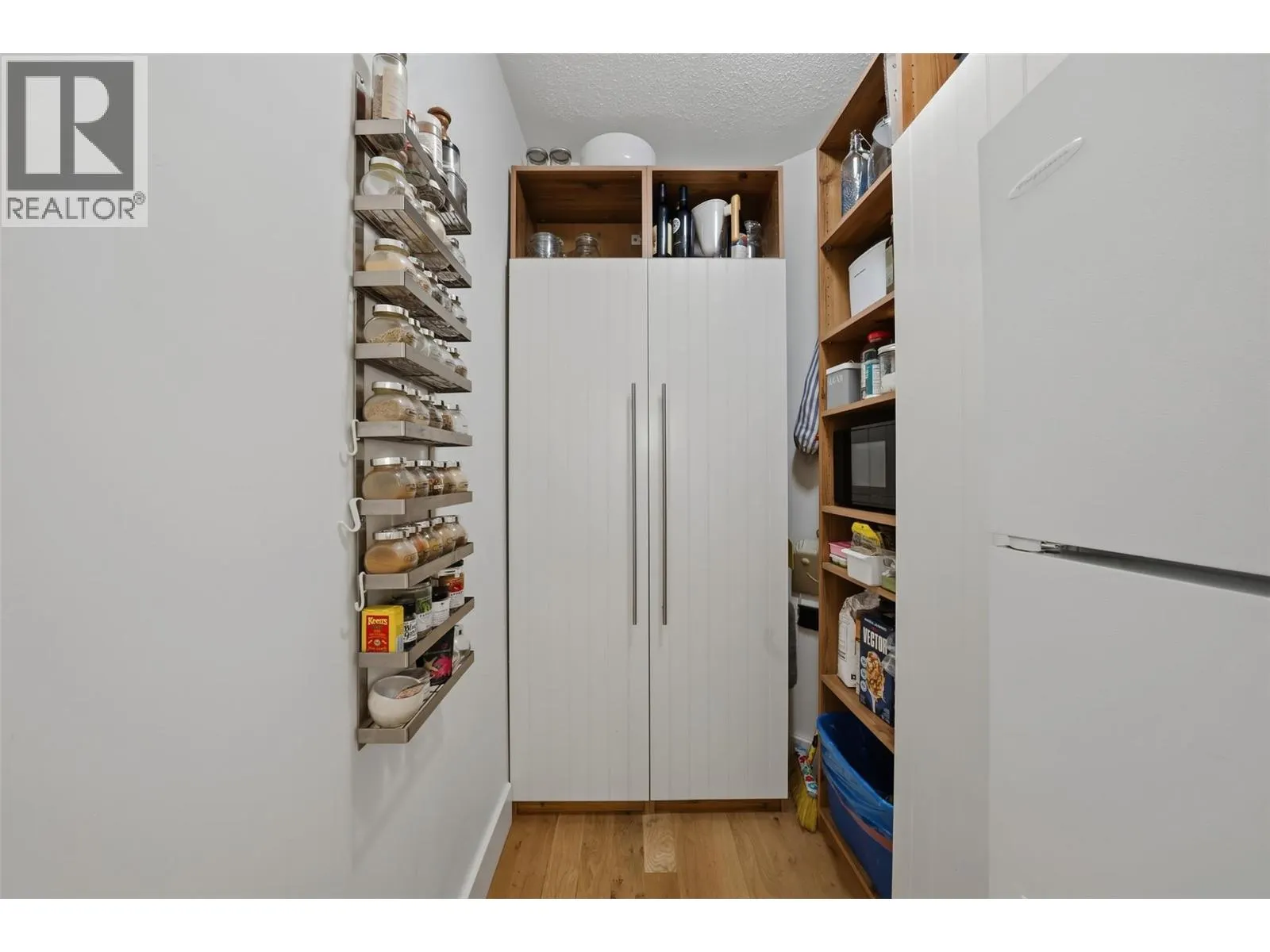 5147 Lakeshore Road