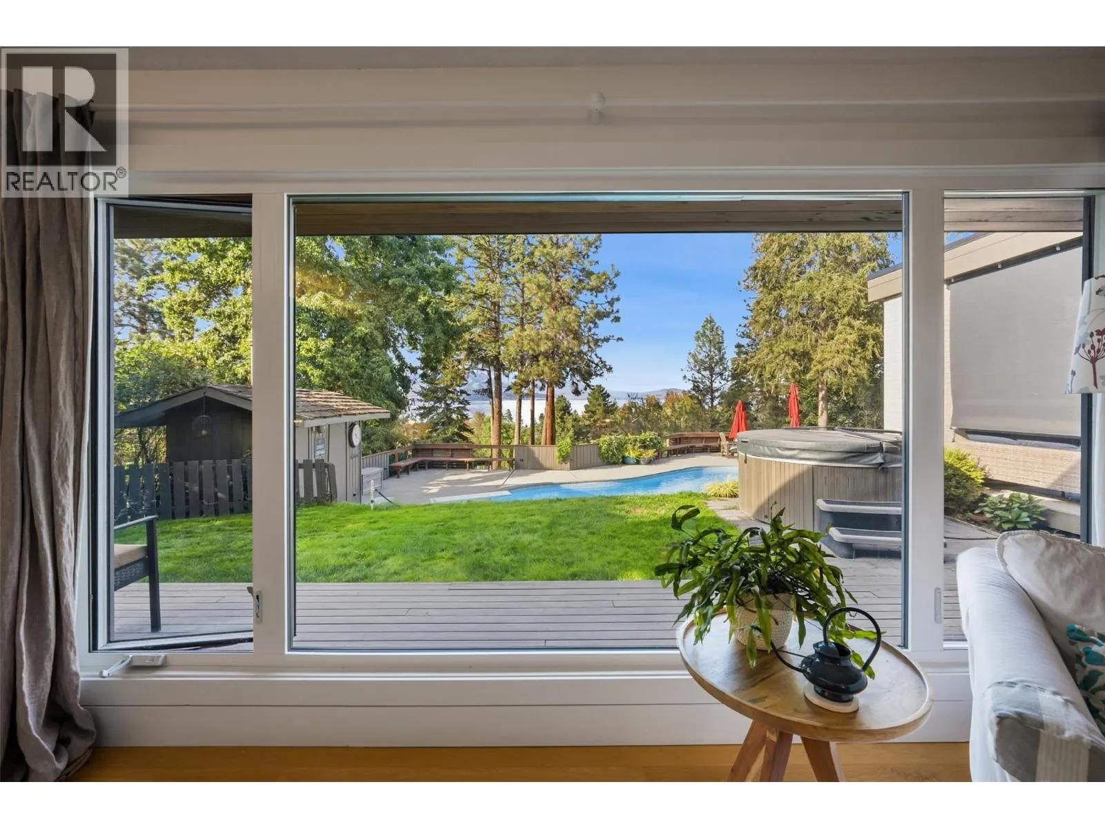 5147 Lakeshore Road