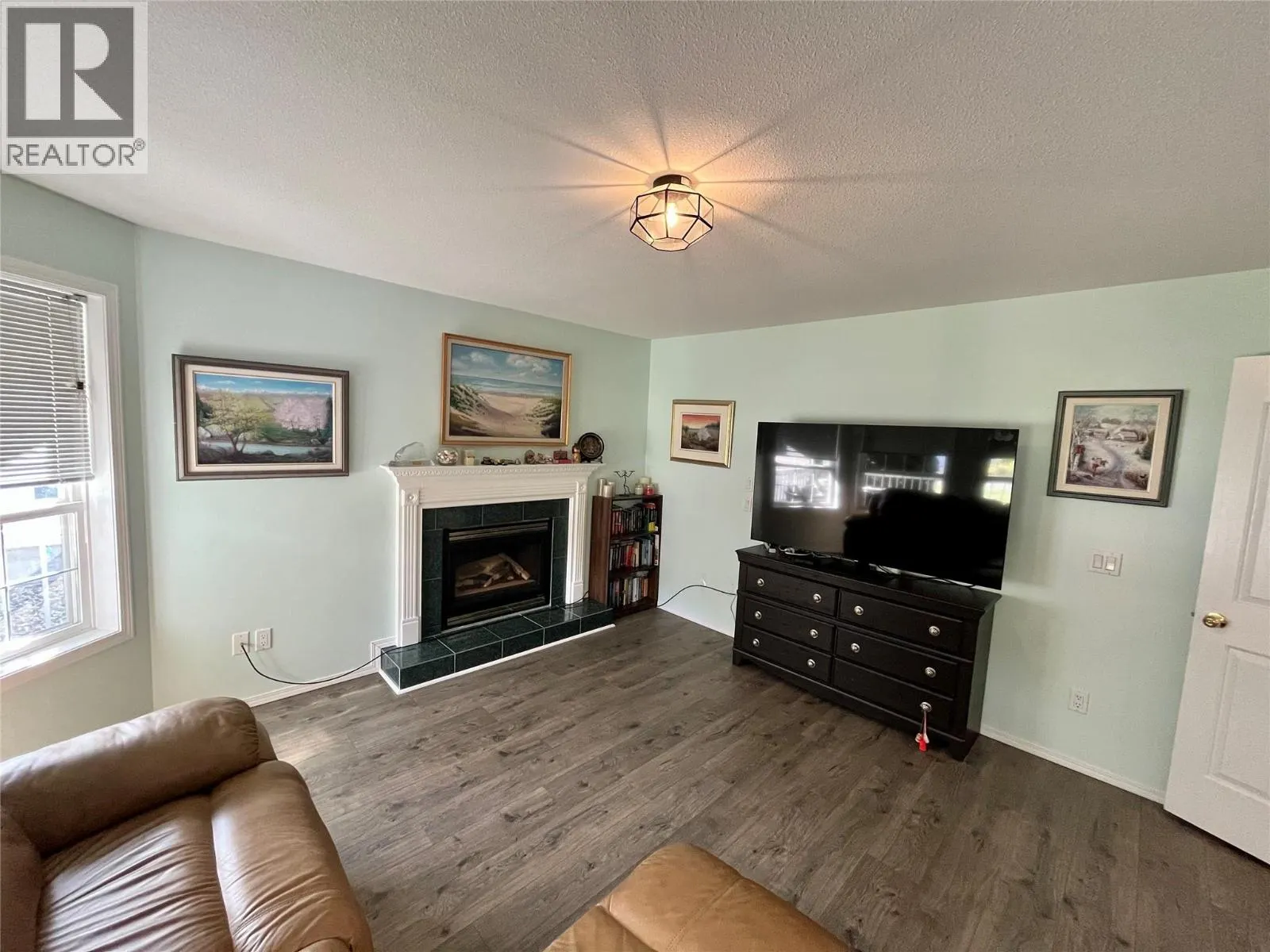 358 Oak Avenue