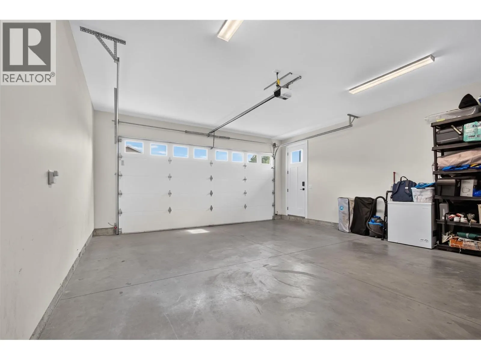 2400 Hawks Boulevard