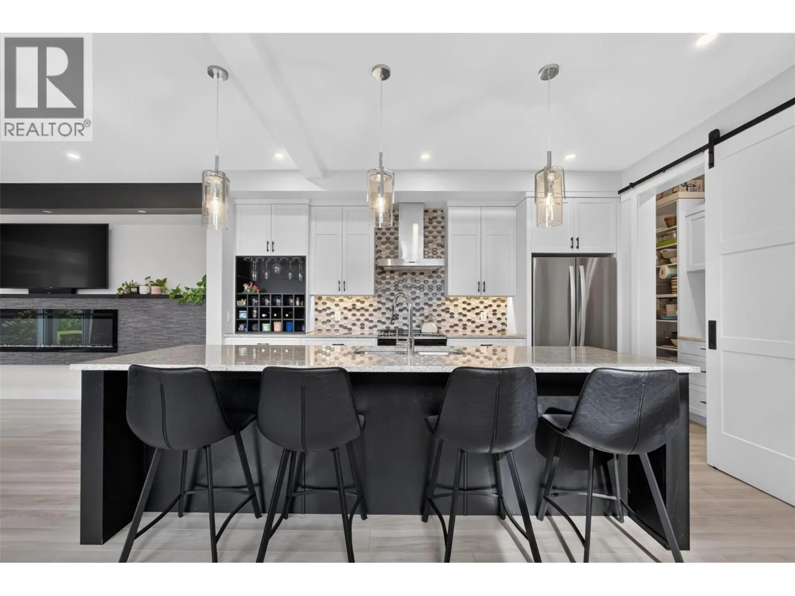 2400 Hawks Boulevard