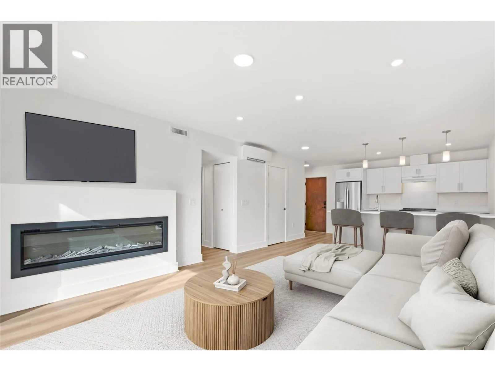 578 Lakeshore Drive Unit# 203