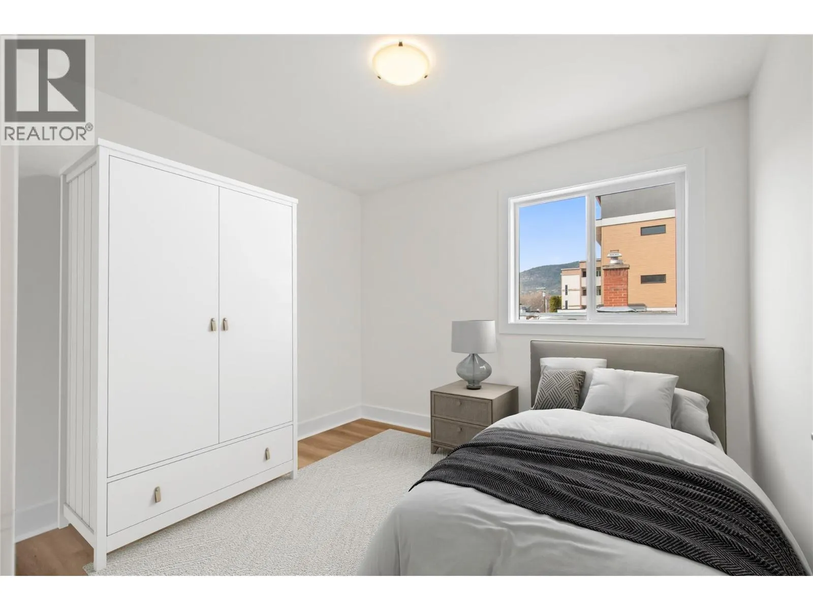 578 Lakeshore Drive Unit# 203