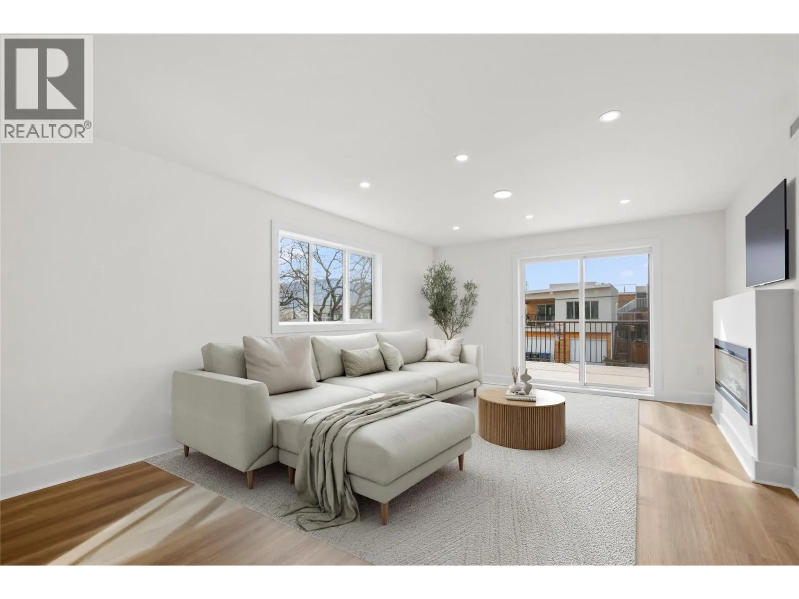 578 Lakeshore Drive Unit# 203