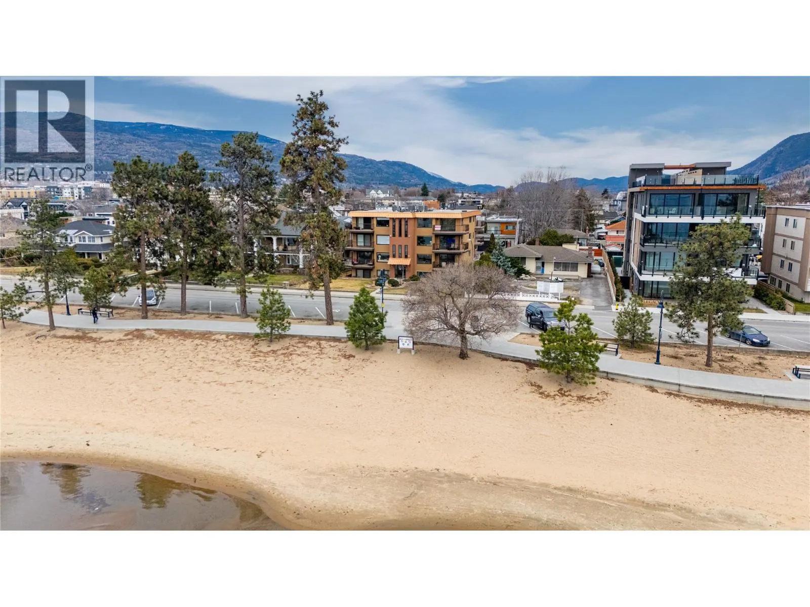 578 Lakeshore Drive Unit# 203