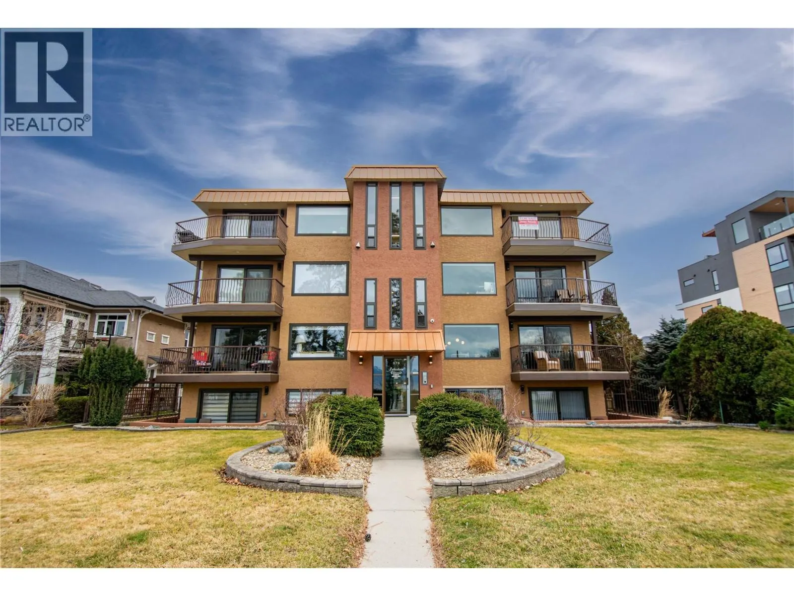 578 Lakeshore Drive Unit# 203