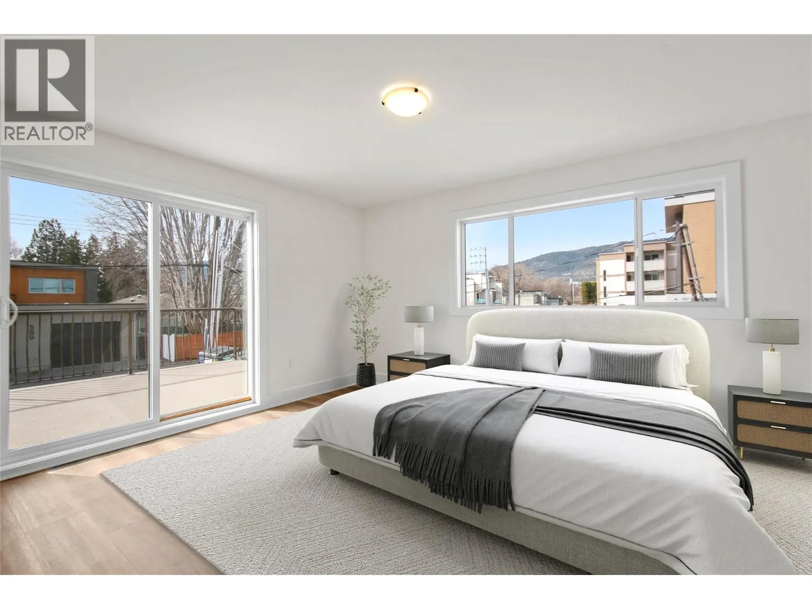 578 Lakeshore Drive Unit# 203