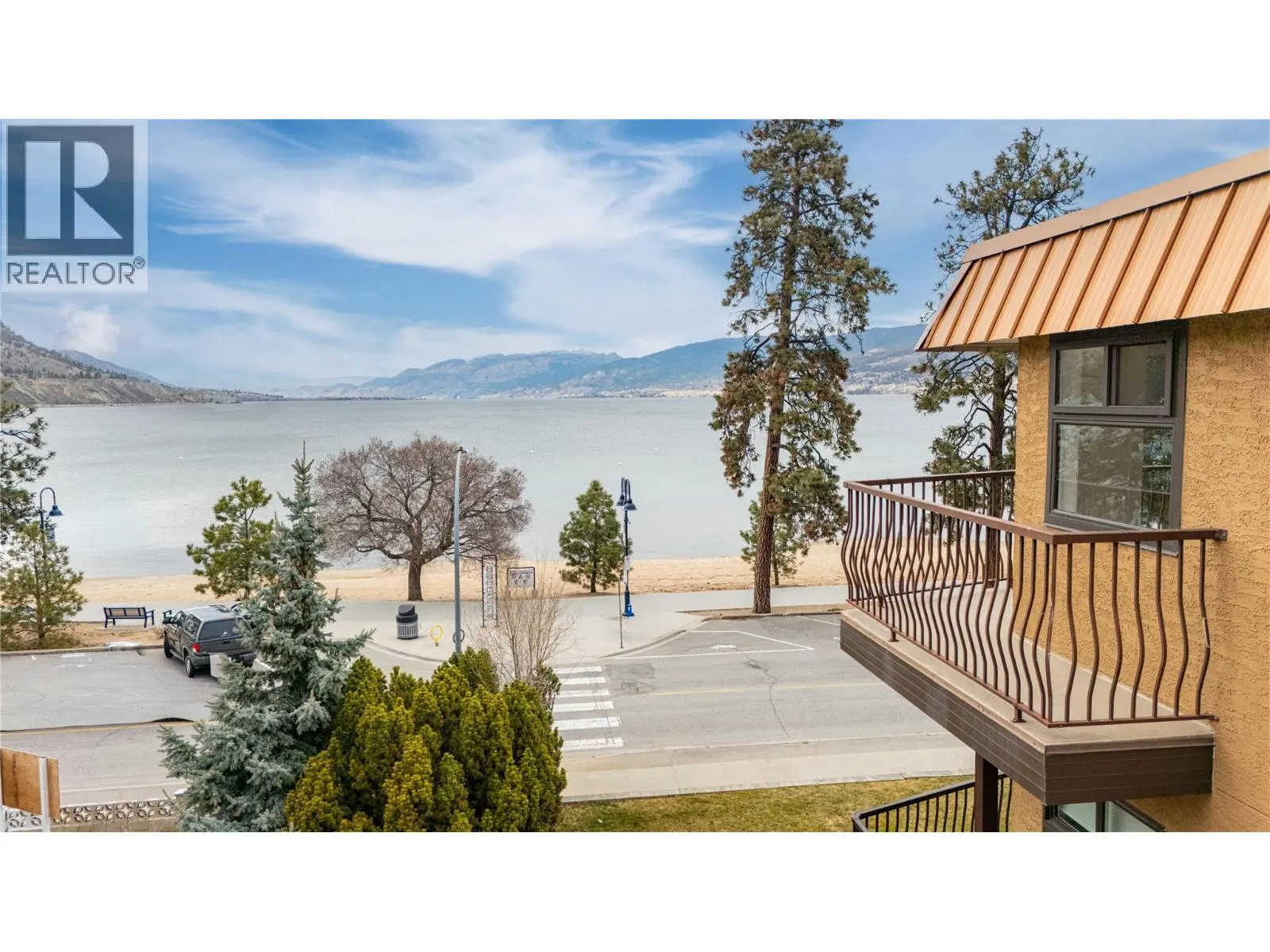 578 Lakeshore Drive Unit# 203