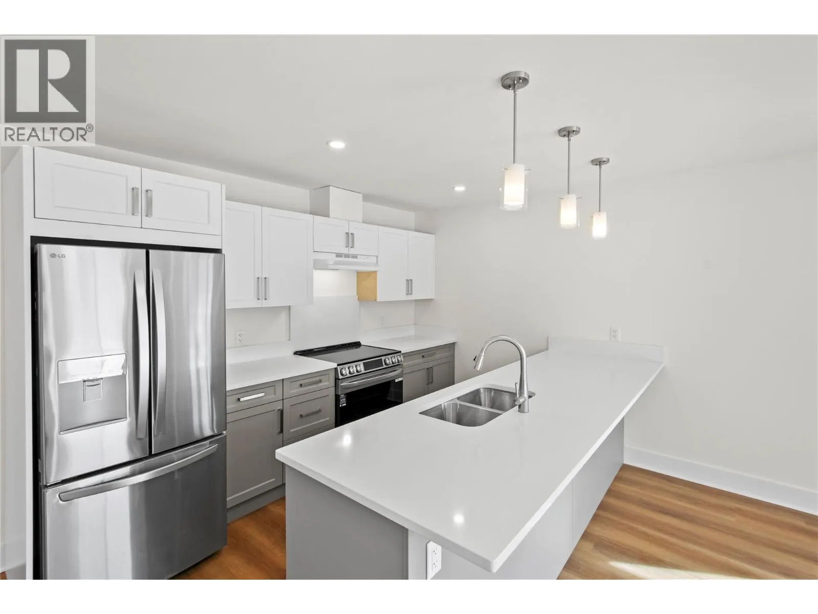 578 Lakeshore Drive Unit# 203