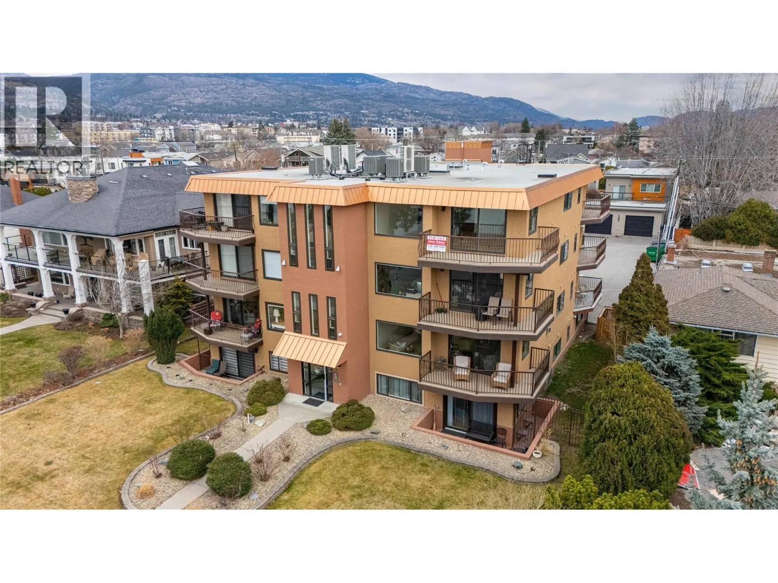 578 Lakeshore Drive Unit# 203