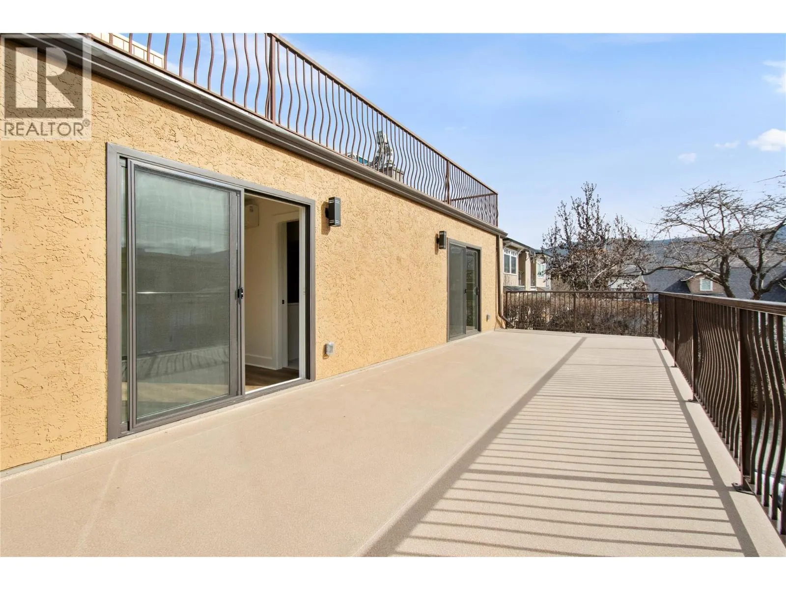 578 Lakeshore Drive Unit# 203