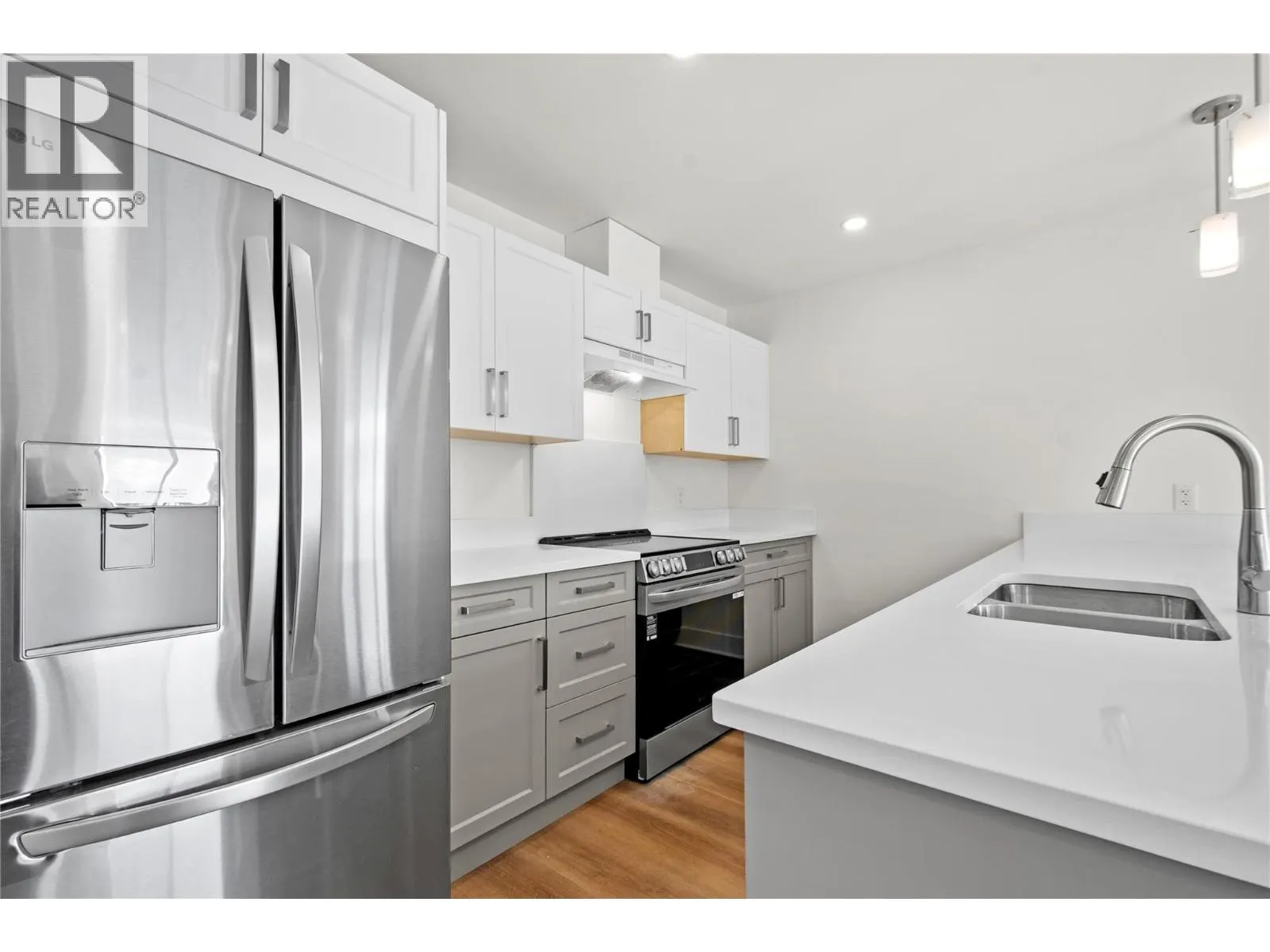 578 Lakeshore Drive Unit# 203