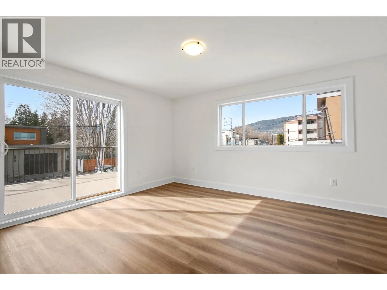 578 Lakeshore Drive Unit# 203