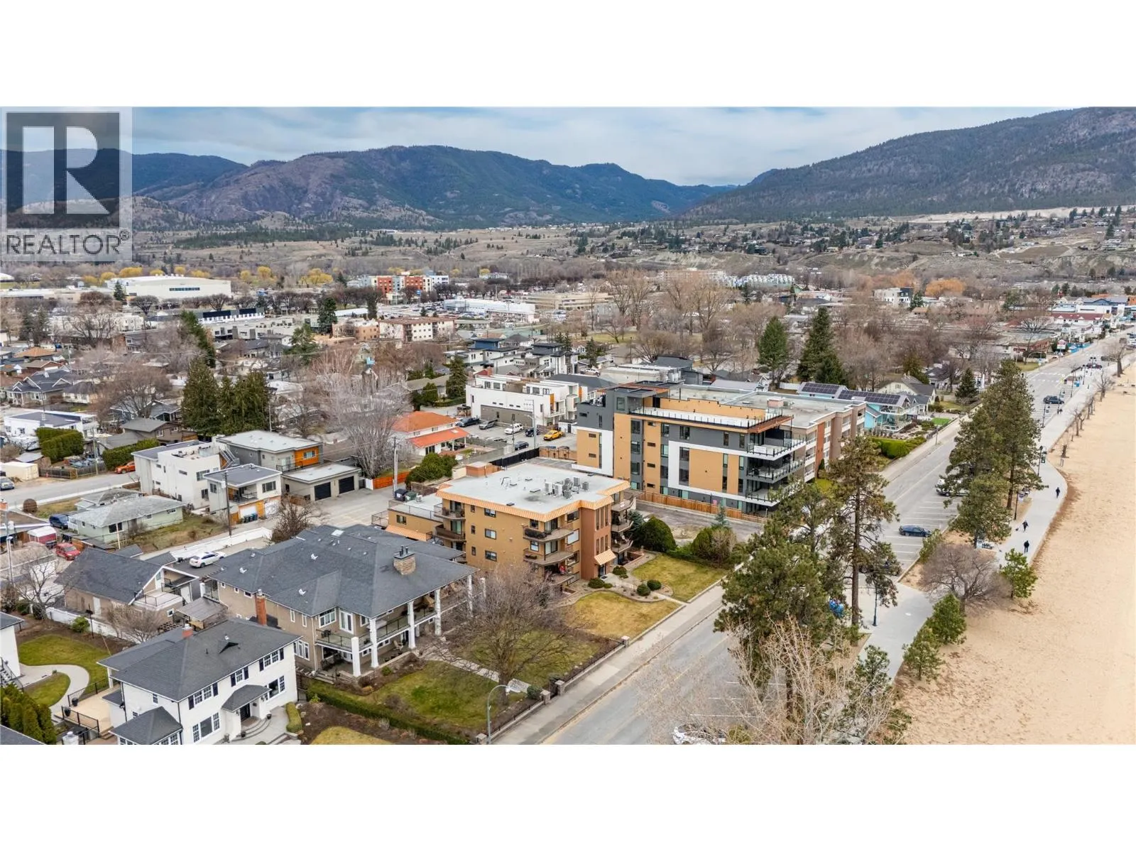 578 Lakeshore Drive Unit# 203