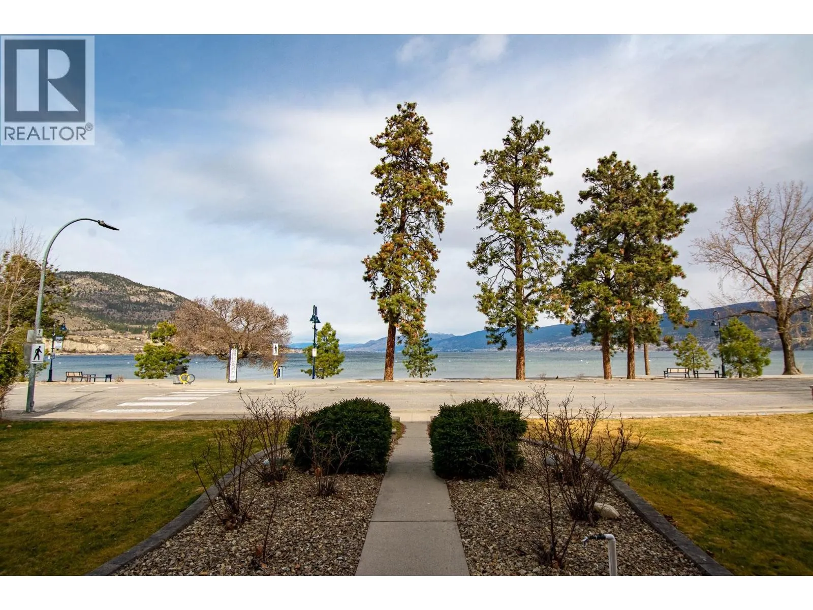 578 Lakeshore Drive Unit# 203