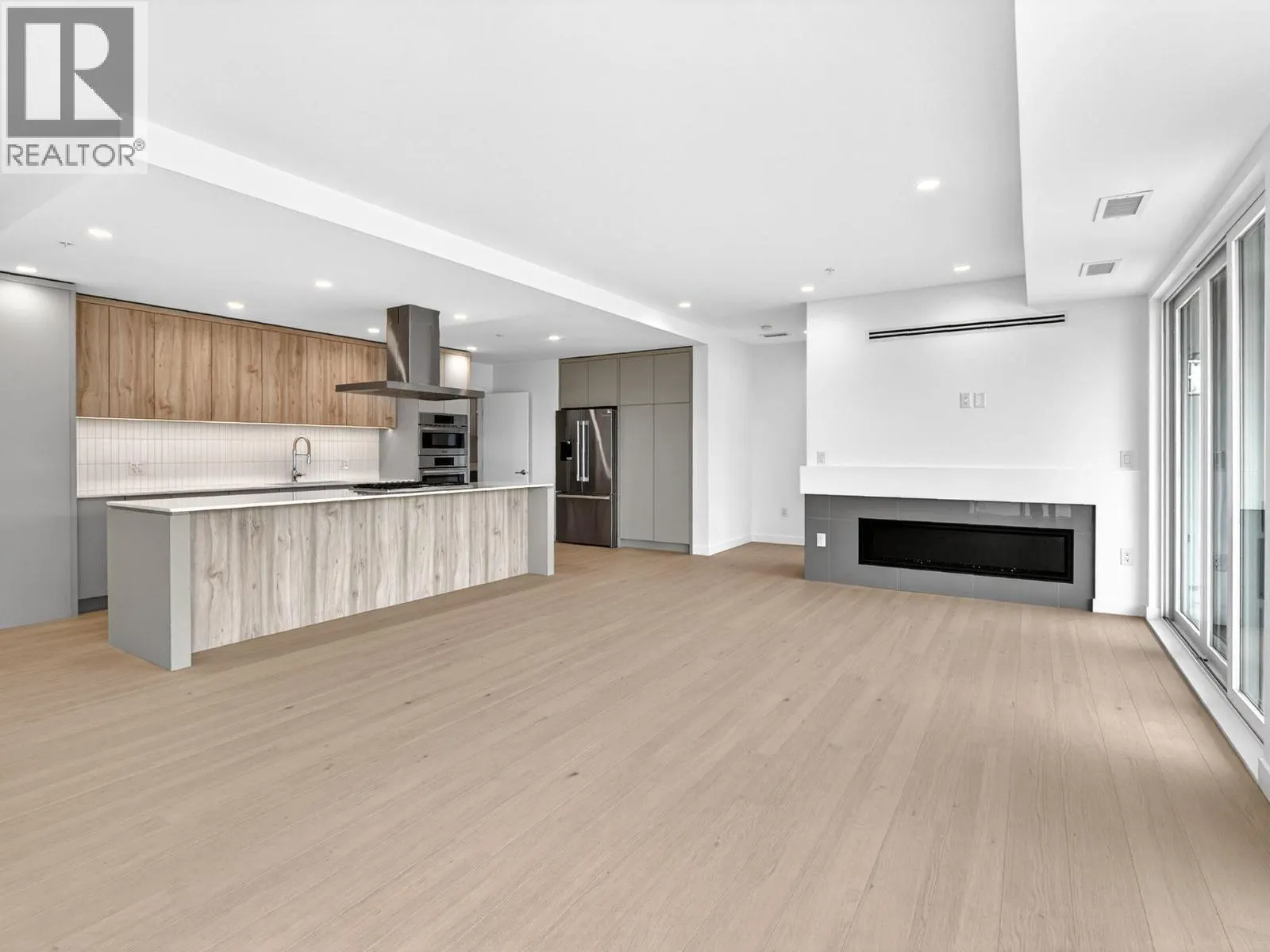 13415 Lakeshore Drive S Unit# 202