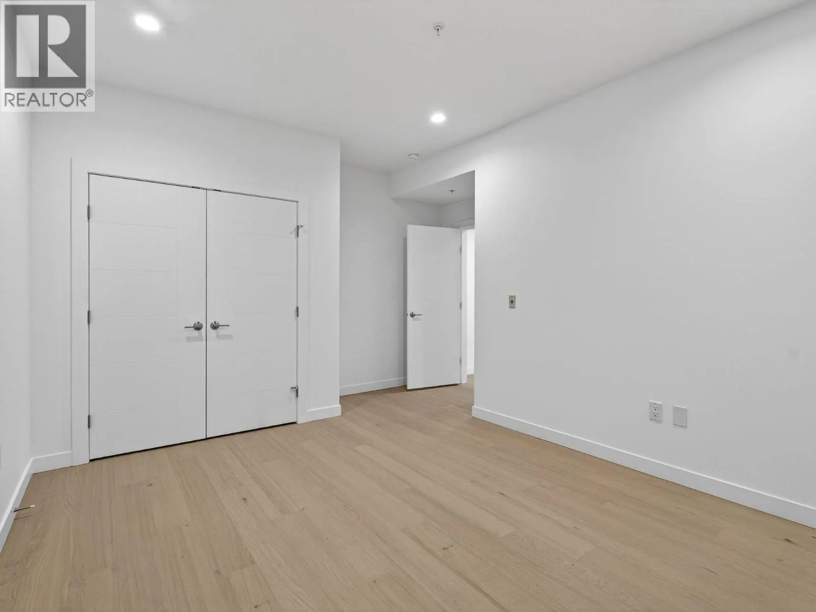 13415 Lakeshore Drive S Unit# 202