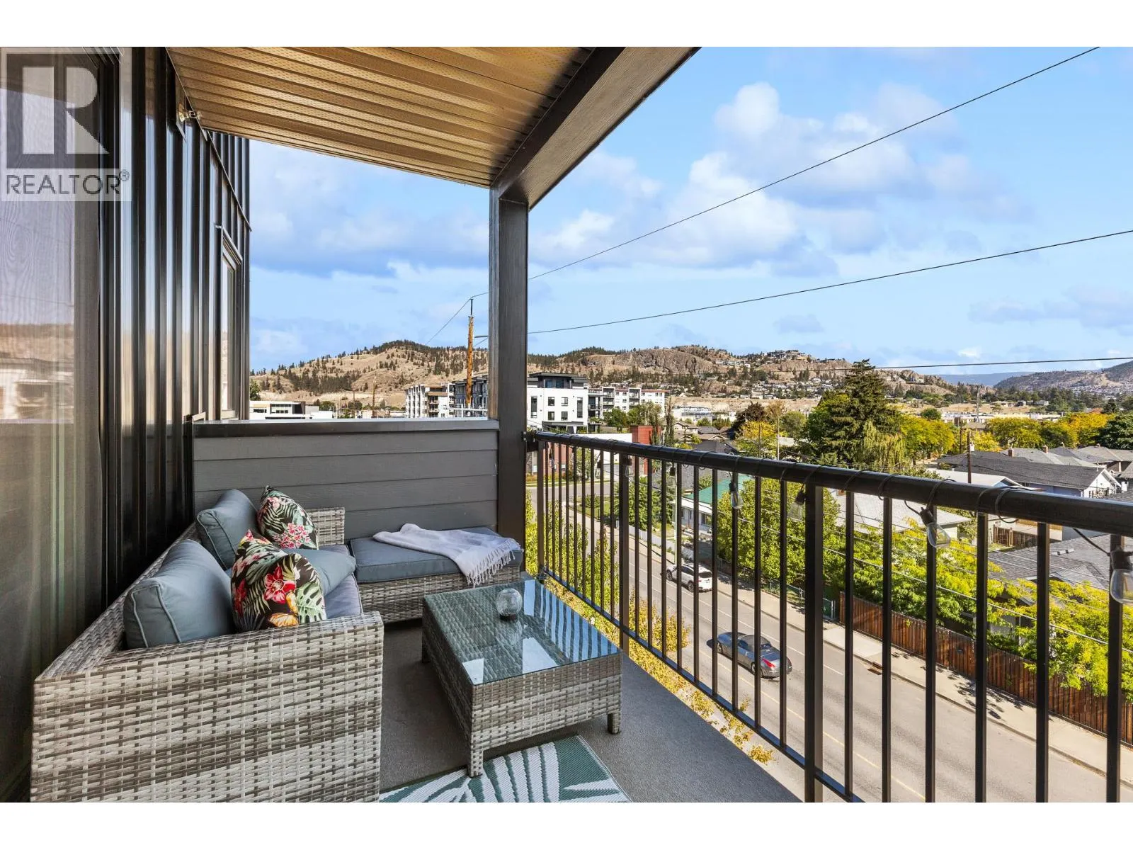 660 Cawston Avenue N Unit# 407