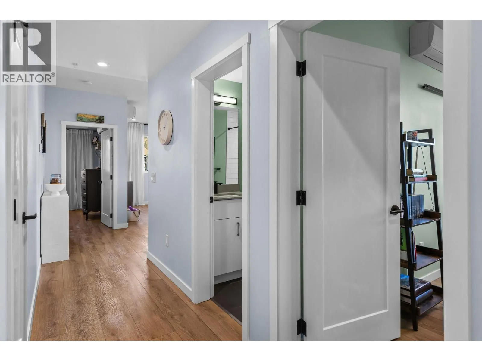 660 Cawston Avenue N Unit# 407