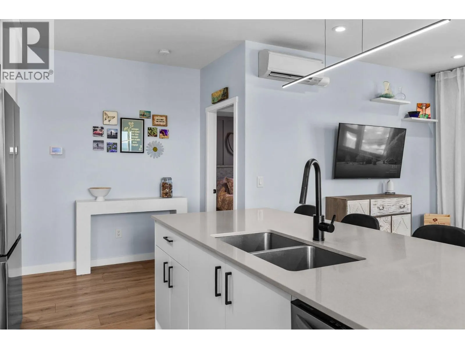 660 Cawston Avenue N Unit# 407