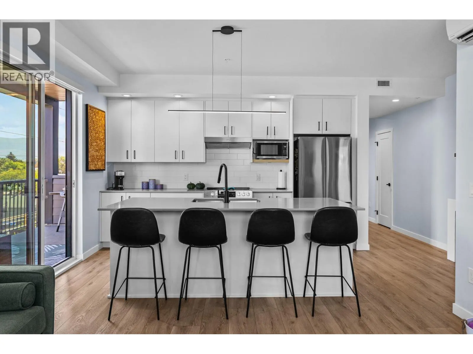 660 Cawston Avenue N Unit# 407