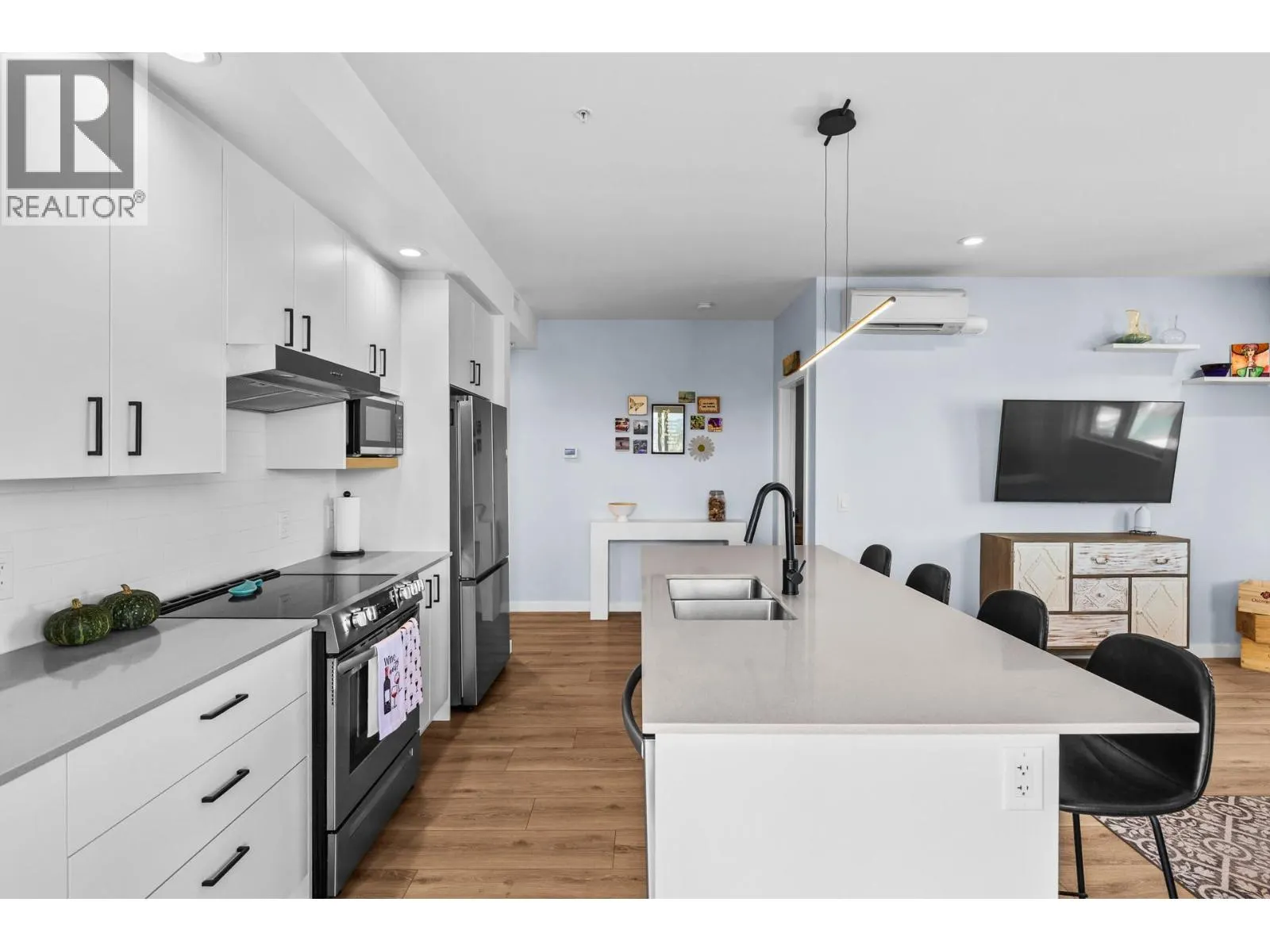 660 Cawston Avenue N Unit# 407
