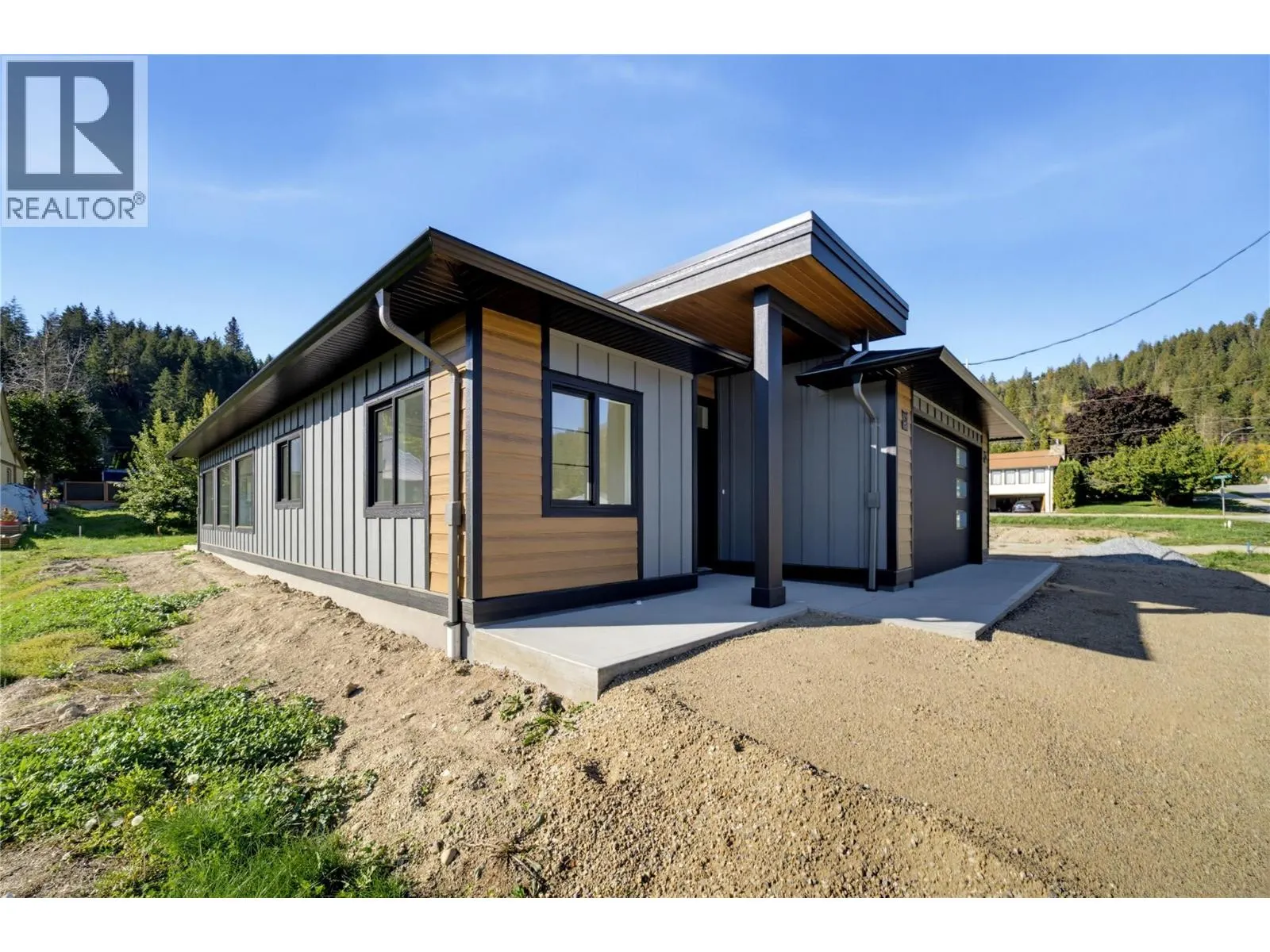 186 Salmon Arm Drive