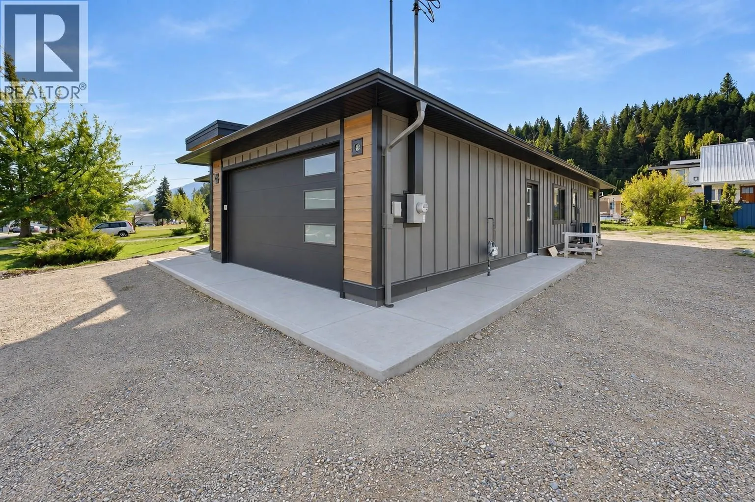186 Salmon Arm Drive
