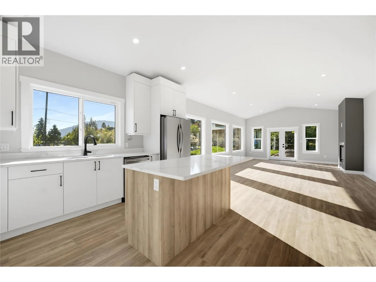 186 Salmon Arm Drive