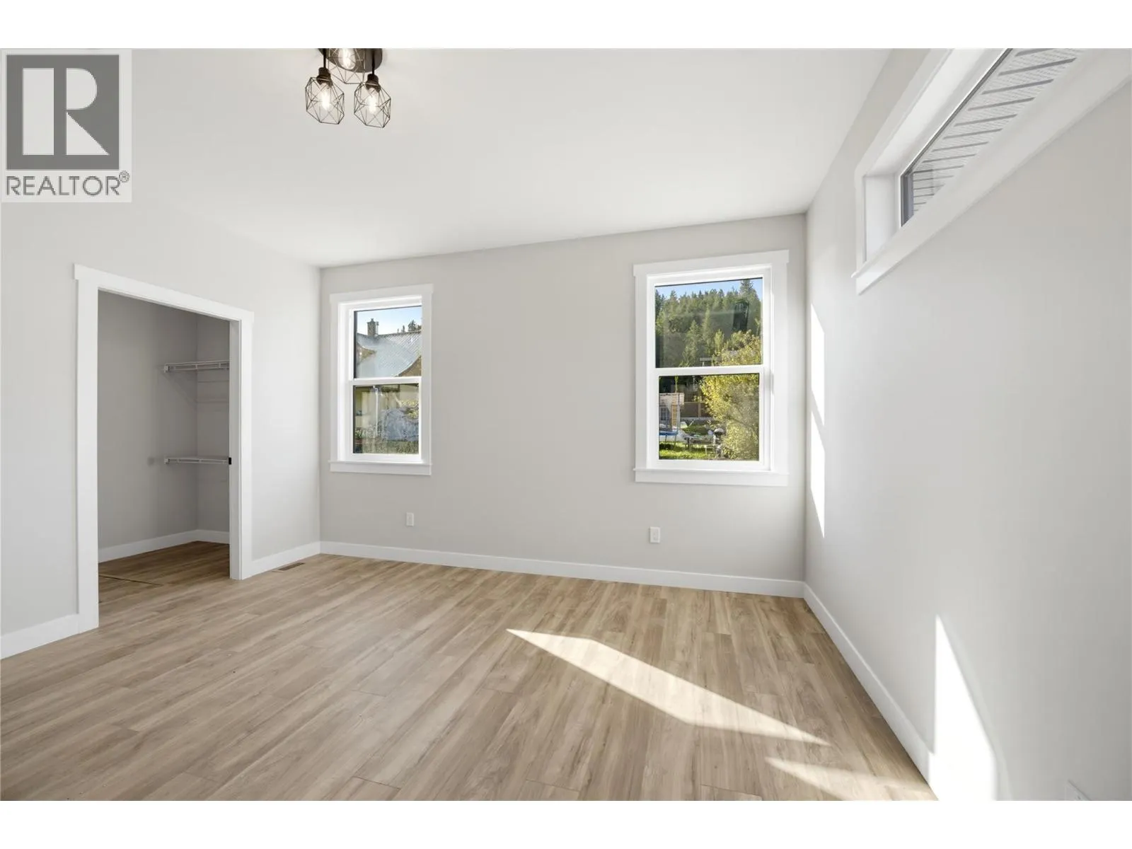 186 Salmon Arm Drive