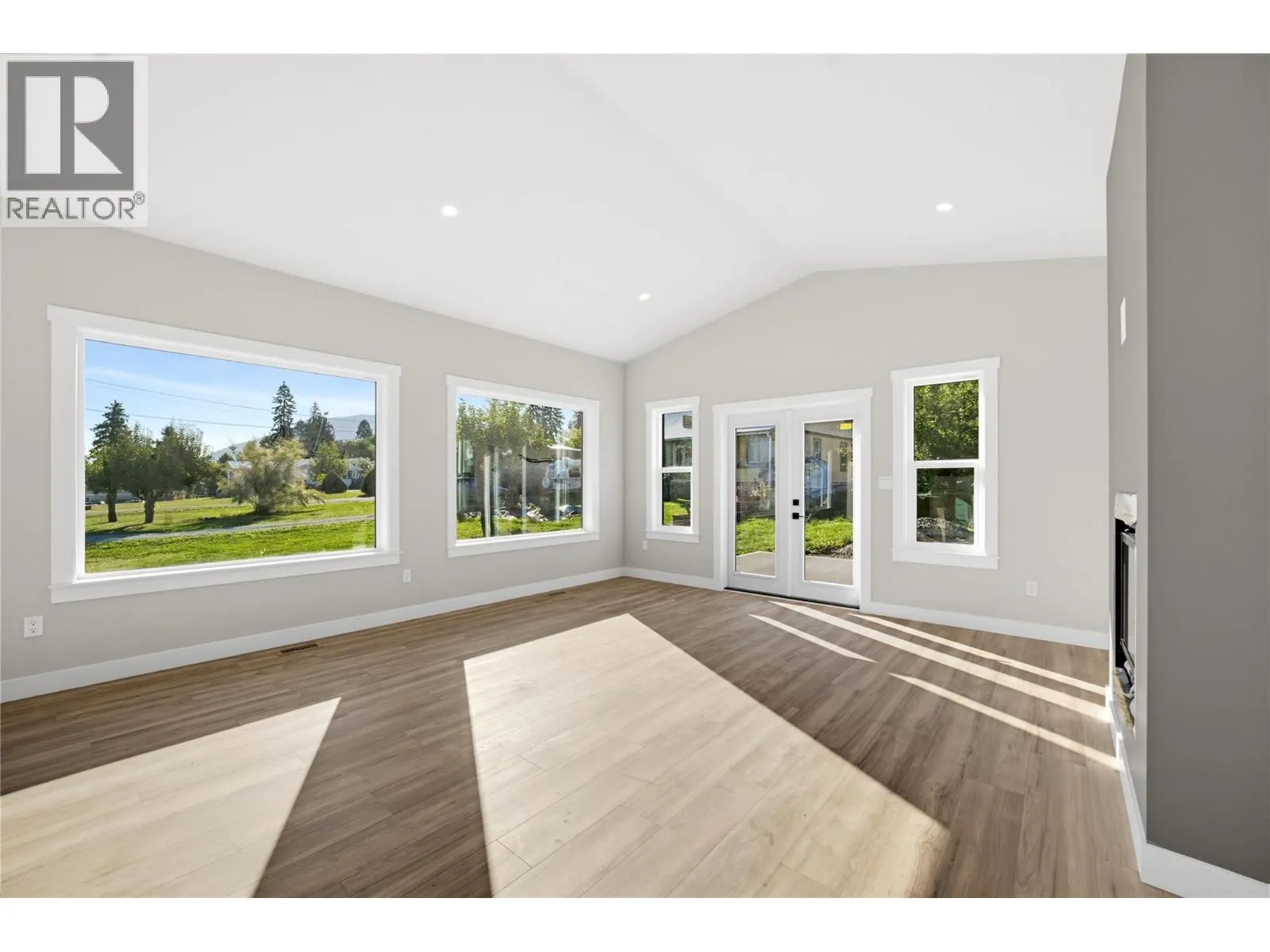 186 Salmon Arm Drive