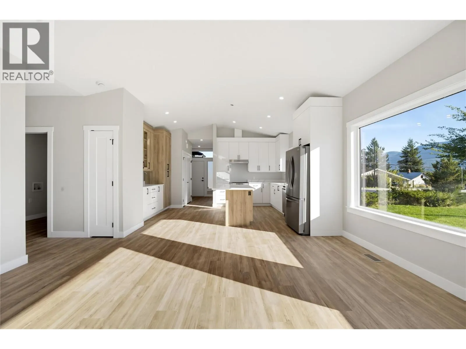 186 Salmon Arm Drive