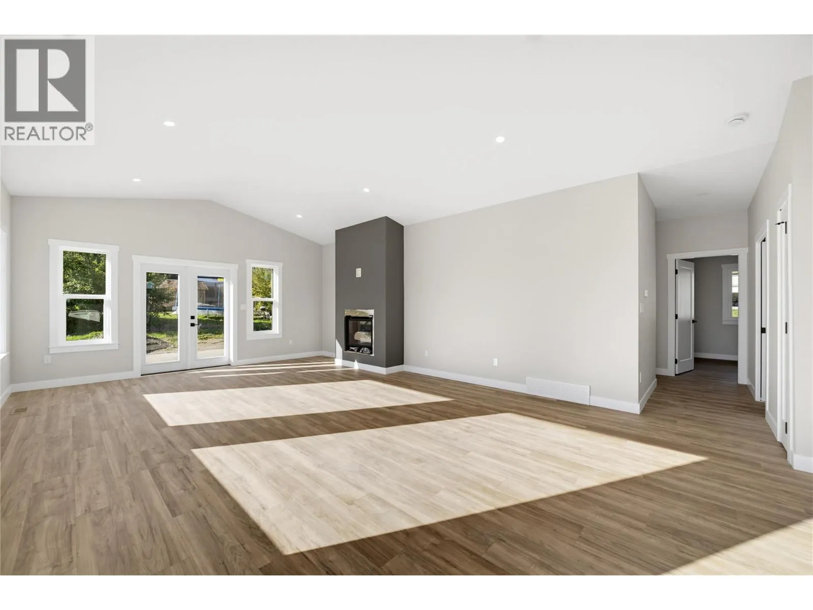 186 Salmon Arm Drive