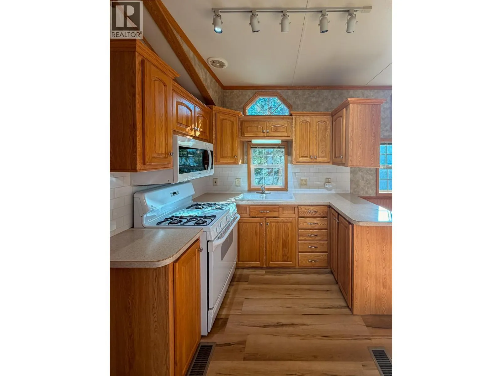 4906 LYNX Drive