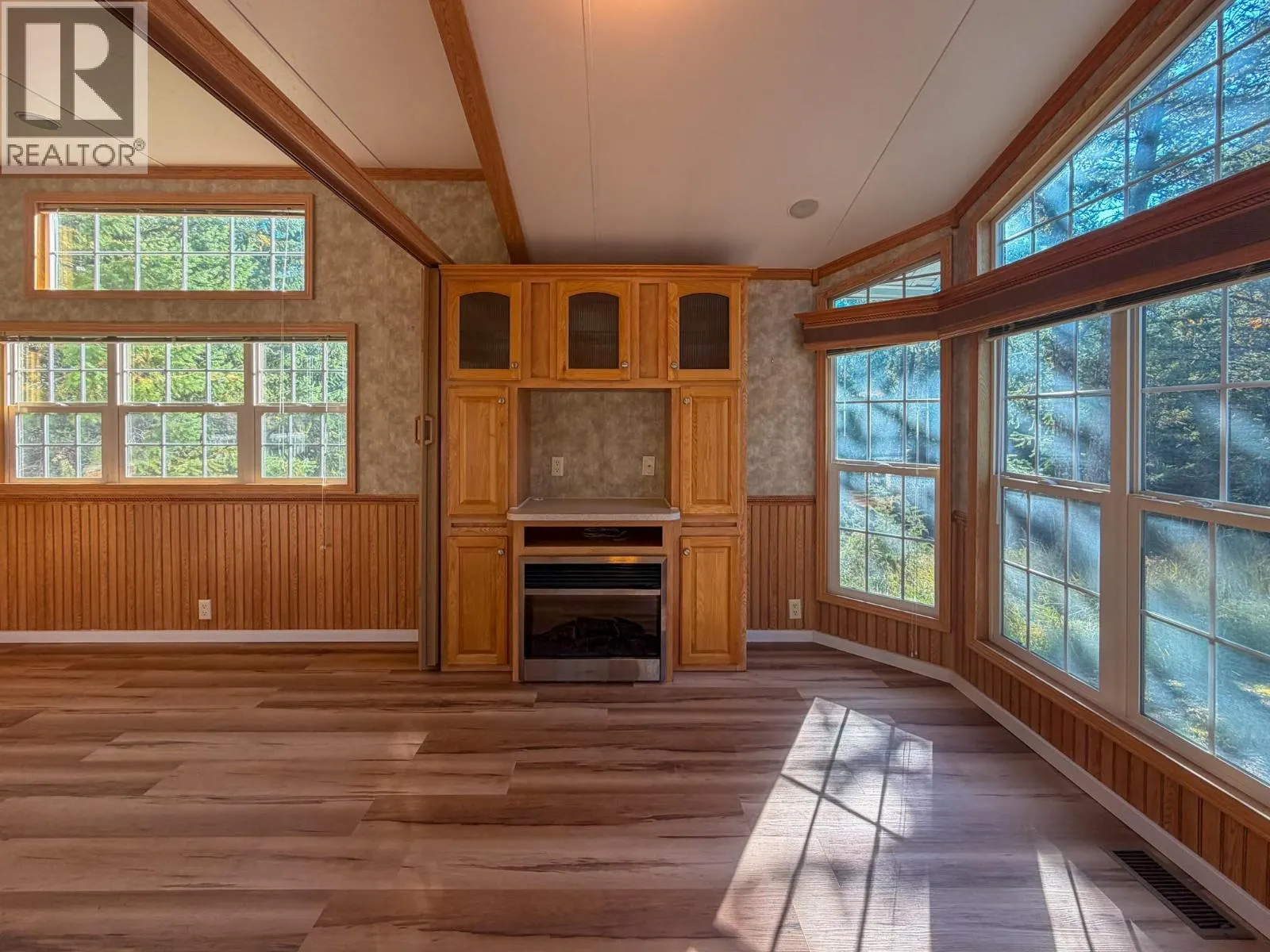 4906 LYNX Drive