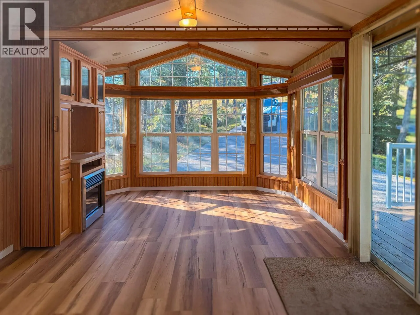 4906 LYNX Drive