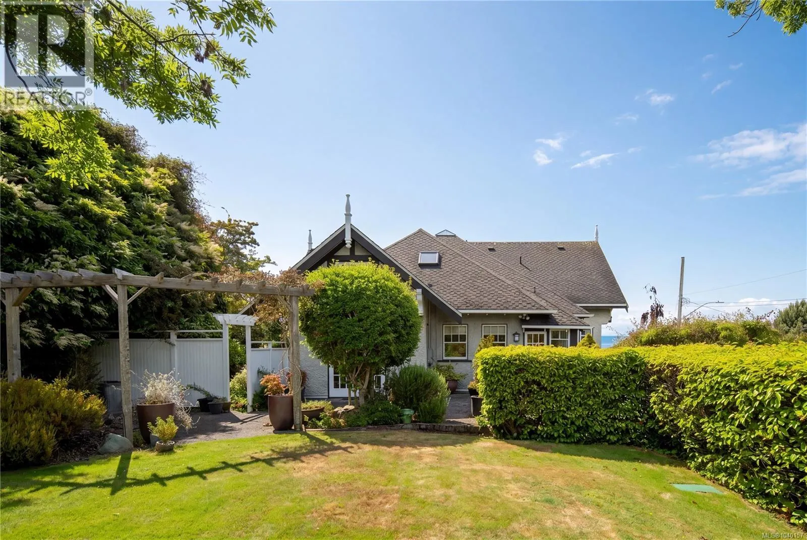 318 Newport Ave