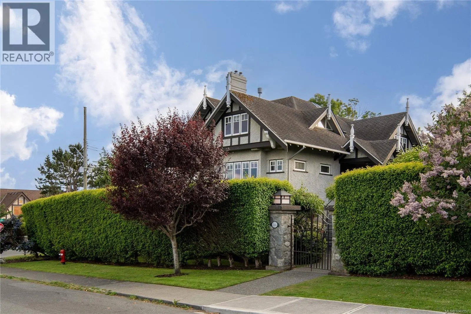 318 Newport Ave